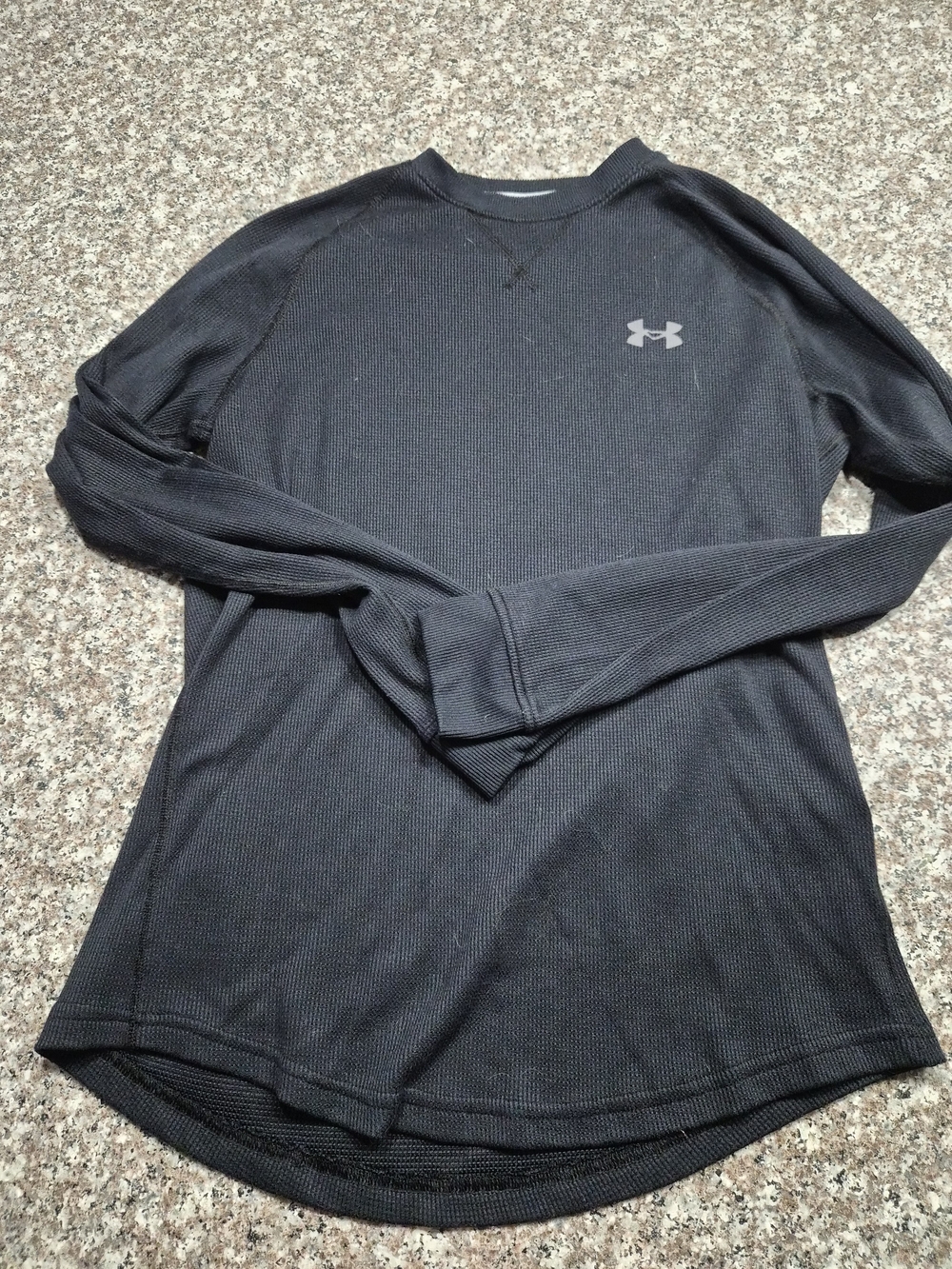 Under Armour Men’s Long Sleeve Black Athletic Crewneck Top